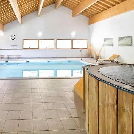아파트 In With Pool & Sauna Access
