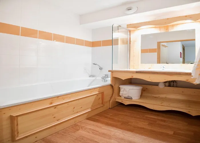 In With Pool & Sauna Access شقة *